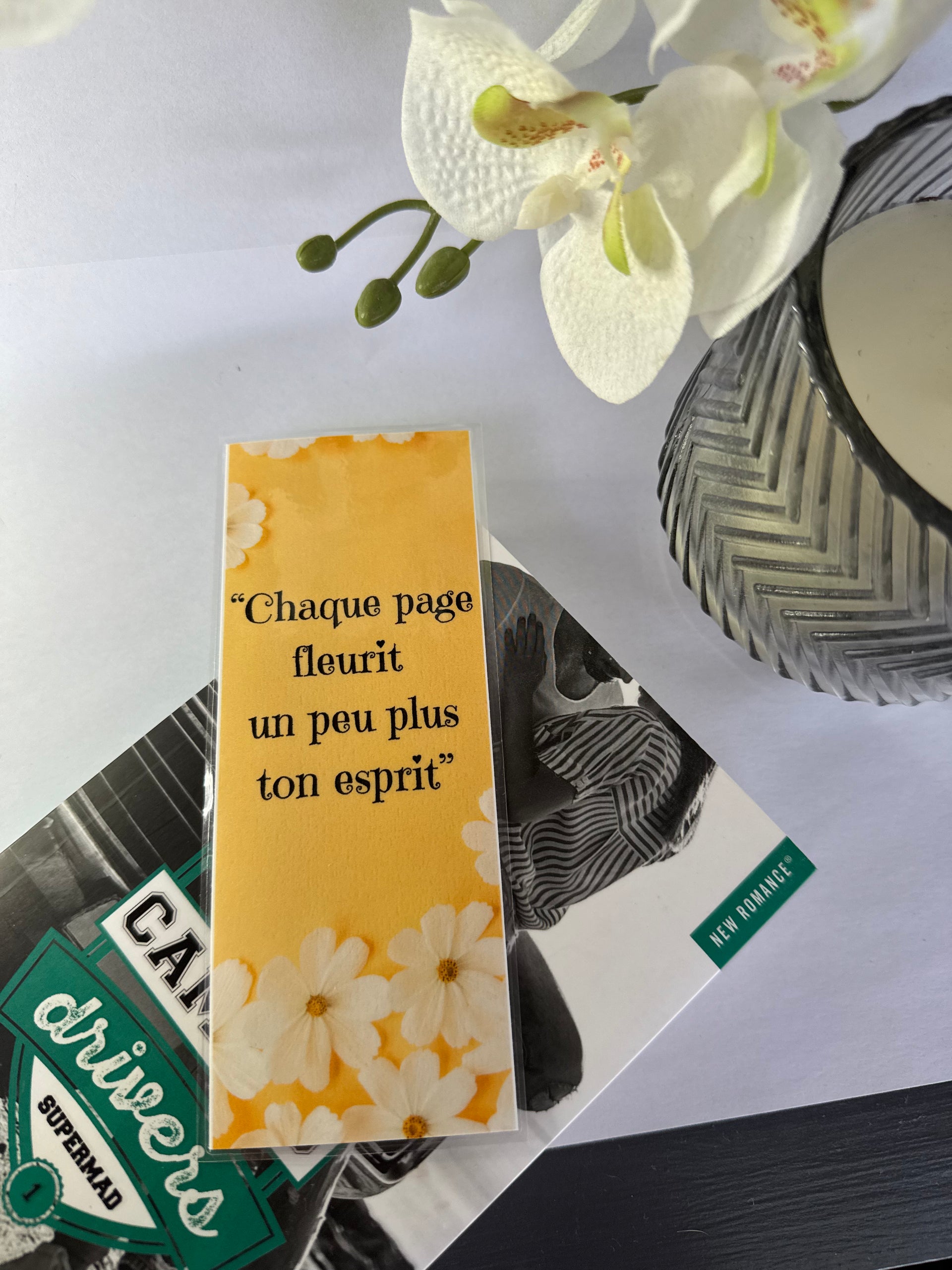 Marque page Citation Chaque page fleurit un peu plus ton esprit – Tat's  Papeterie, image size:1920x2560